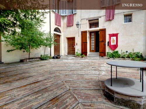 Fascinating in Gubbio "Bishop 7"