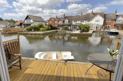 Self Catering 3 Bedroom Sunset  Haven In Wroxham, Norfolk, Norfolk Broads, Eng