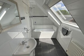Een bad/douchecombinatie