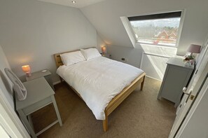 3 bedrooms, iron/ironing board, travel cot, free WiFi - Self Catering 3 Bedroom Sunset  Haven In Wroxham, Norfolk, Norfolk Broads, Eng (Wroxham)