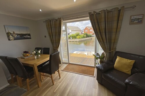 Self Catering 3 Bedroom Sunset  Haven In Wroxham, Norfolk, Norfolk Broads, Eng