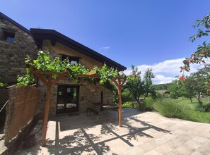 Terrace/patio - Apartm. old stone house 4+2 persons (SAN BENEDETTO VAL DI SAMBRO)