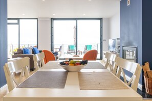 Dining - Apartment Goncalves, dazzling view over sea and mountains  (Arco da Calheta)