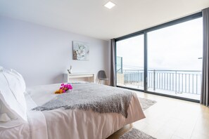 2 bedrooms, iron/ironing board, WiFi, bed sheets - Apartment Goncalves, dazzling view over sea and mountains  (Arco da Calheta)