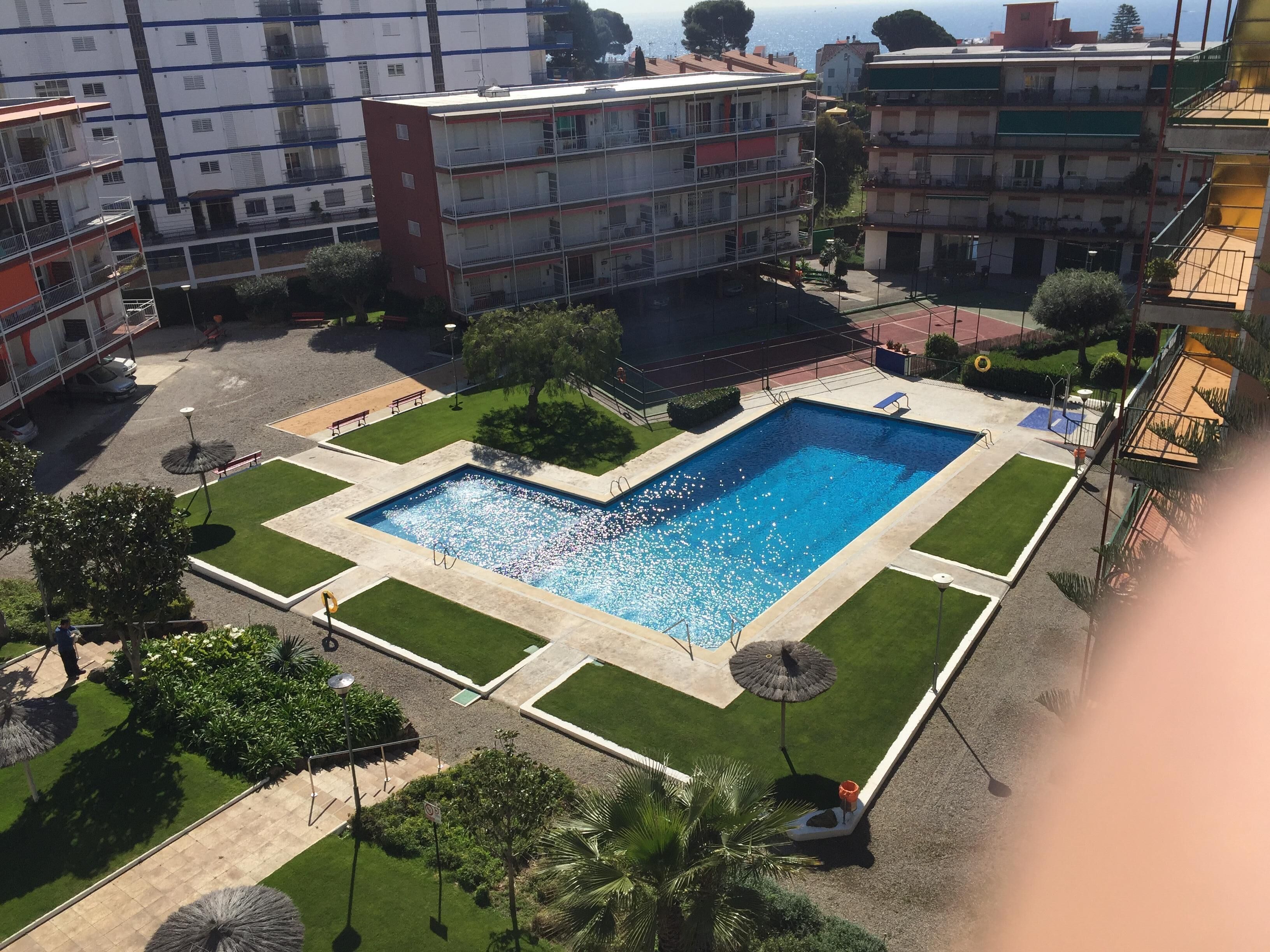 OASIS NEAR BARCELONA POOL BEACH TENNIS RELAX FAMILY APARTMENT