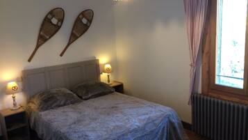 2 chambres, fer et planche Ă repasser, draps fournis