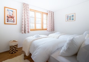2 chambres, fer et planche à repasser, Wi-Fi gratuit, draps fournis