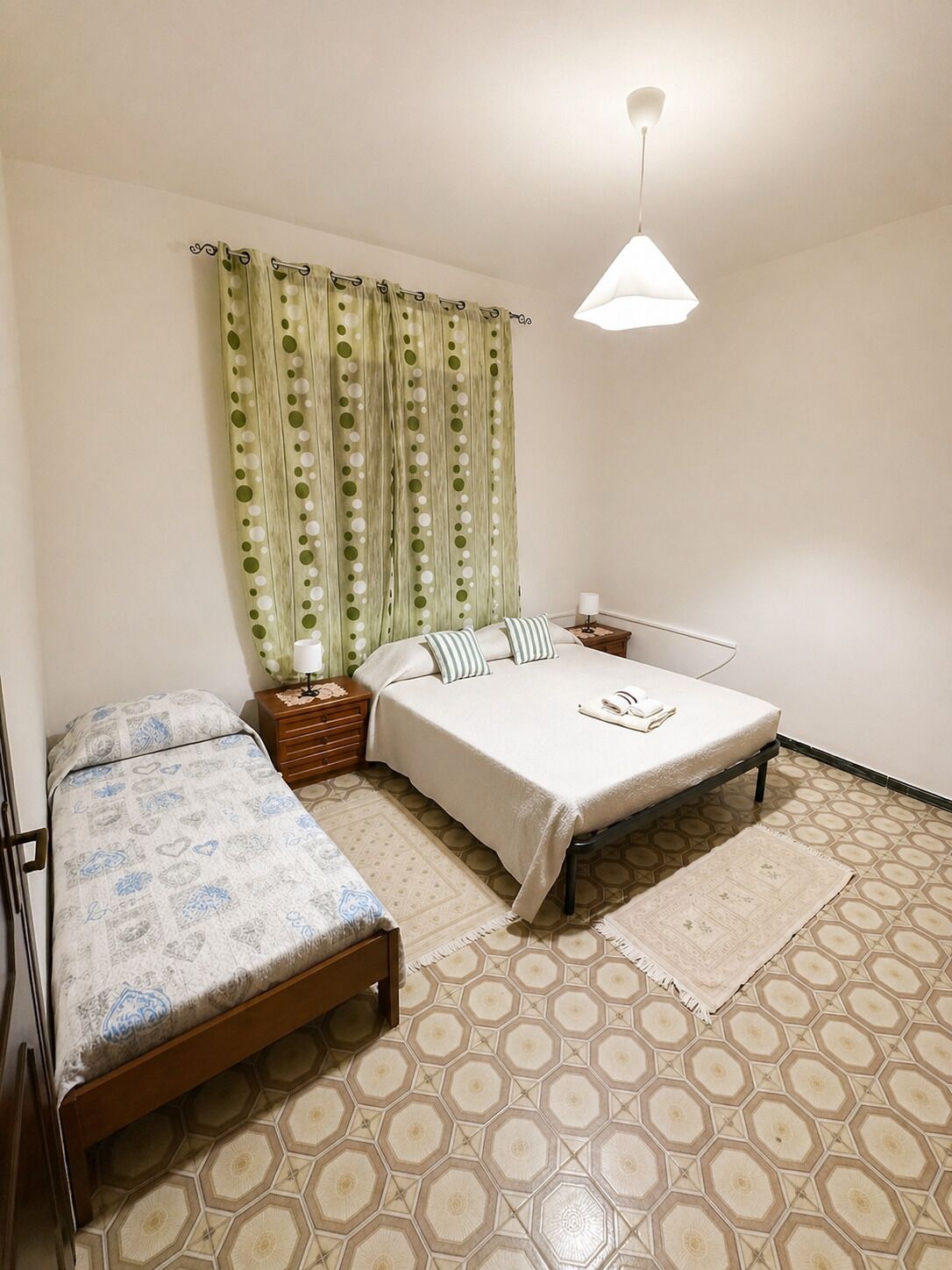 3 bedrooms, soundproofing, iron/ironing board, free WiFi