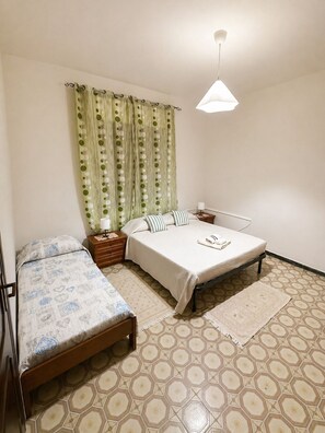 3 chambres, système d’insonorisation, fer et planche à repasser