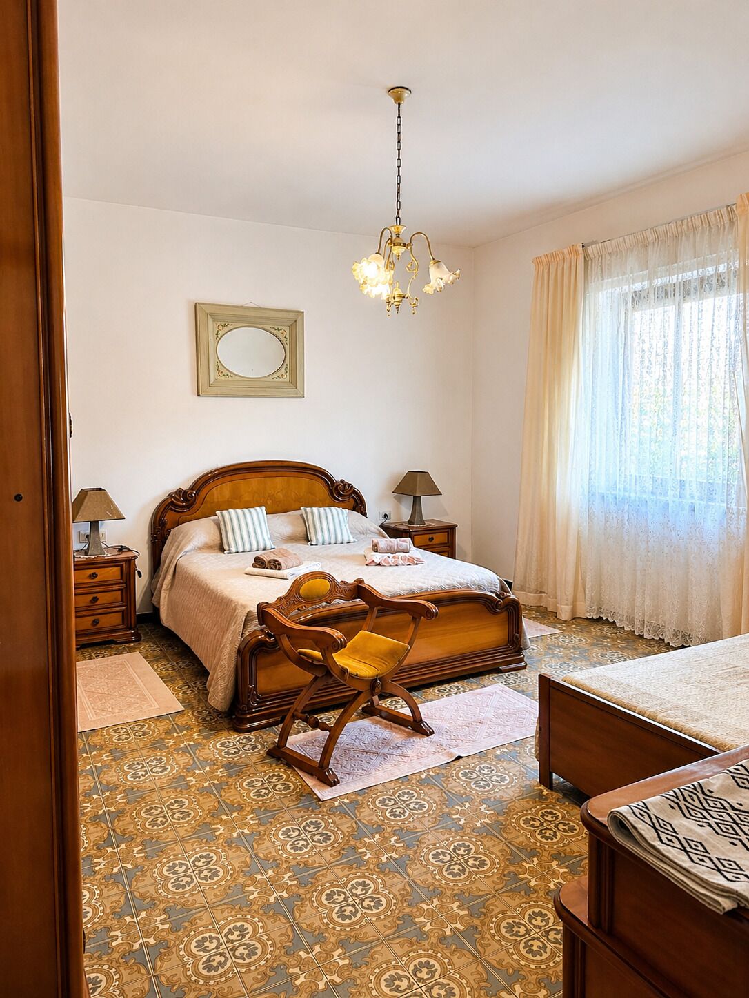 3 chambres, chambres insonorisées, fer et planche à repasser