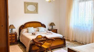 3 chambres, chambres insonorisées, fer et planche à repasser