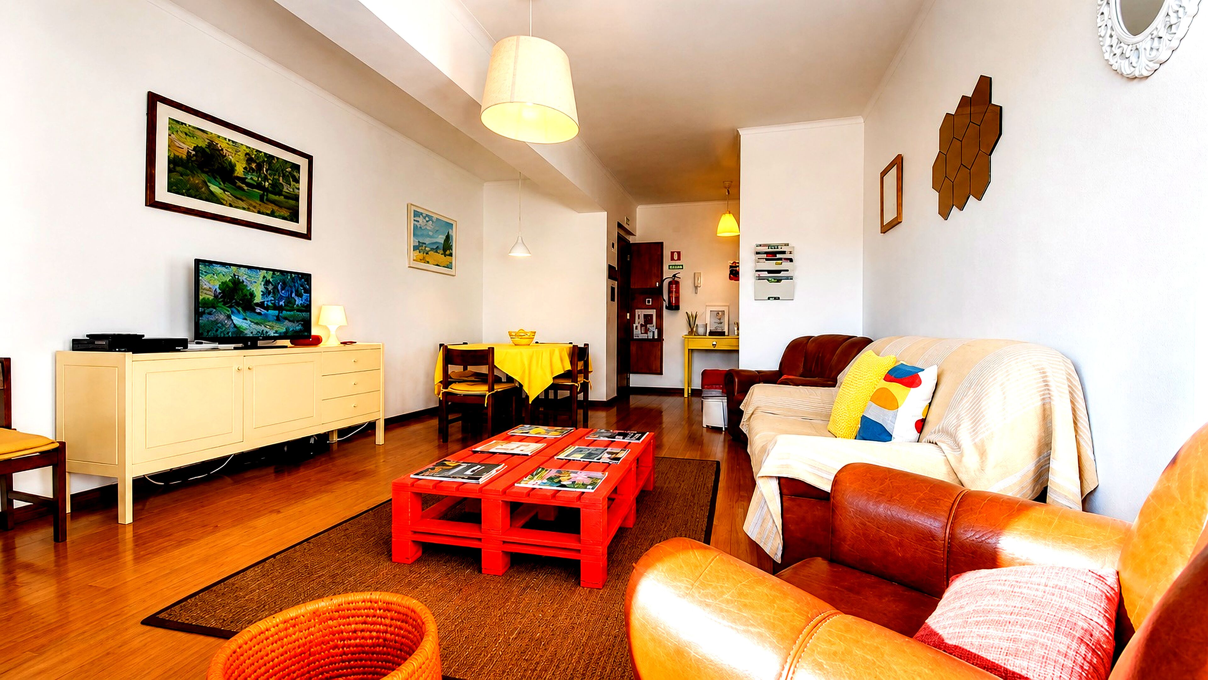 Smart TV, books, stereo