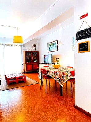 Dining - Apartment Four (4) Rooms- RRAL1149-Sea View - Downtown (Ponta Delgada)
