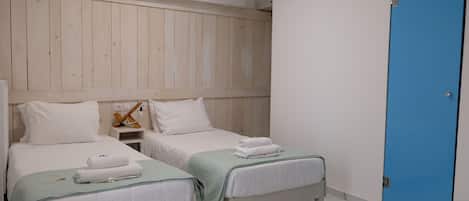 1 chambre, fer et planche à repasser, Wi-Fi gratuit, draps fournis