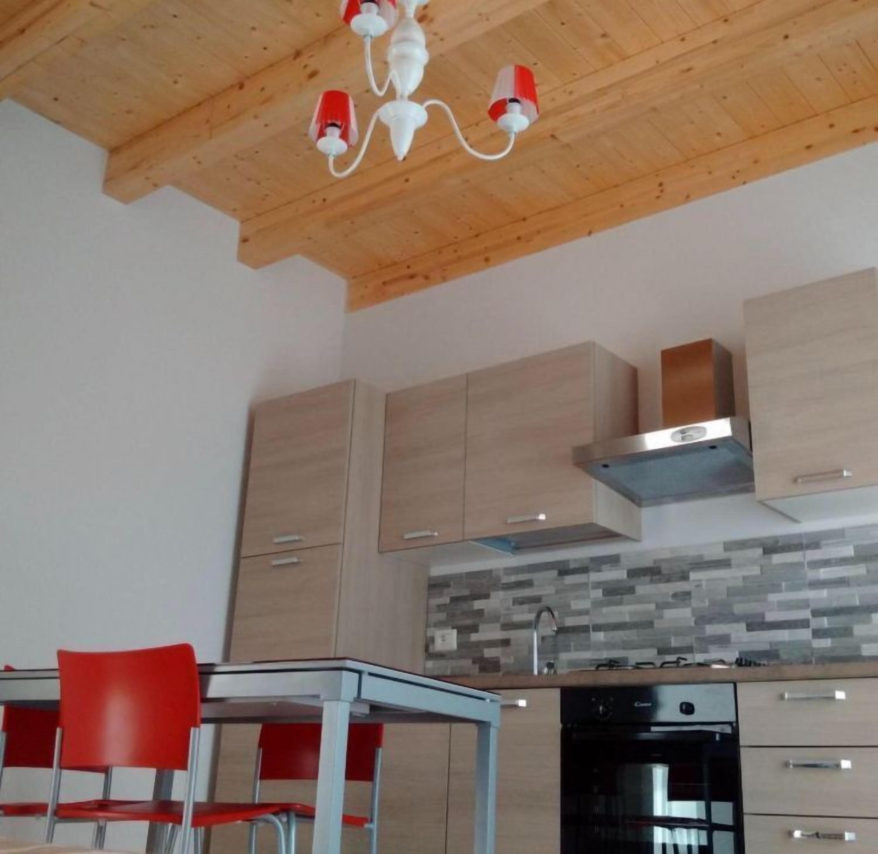 Réfrigérateur, four, plaque de cuisson, cafetière/bouilloire