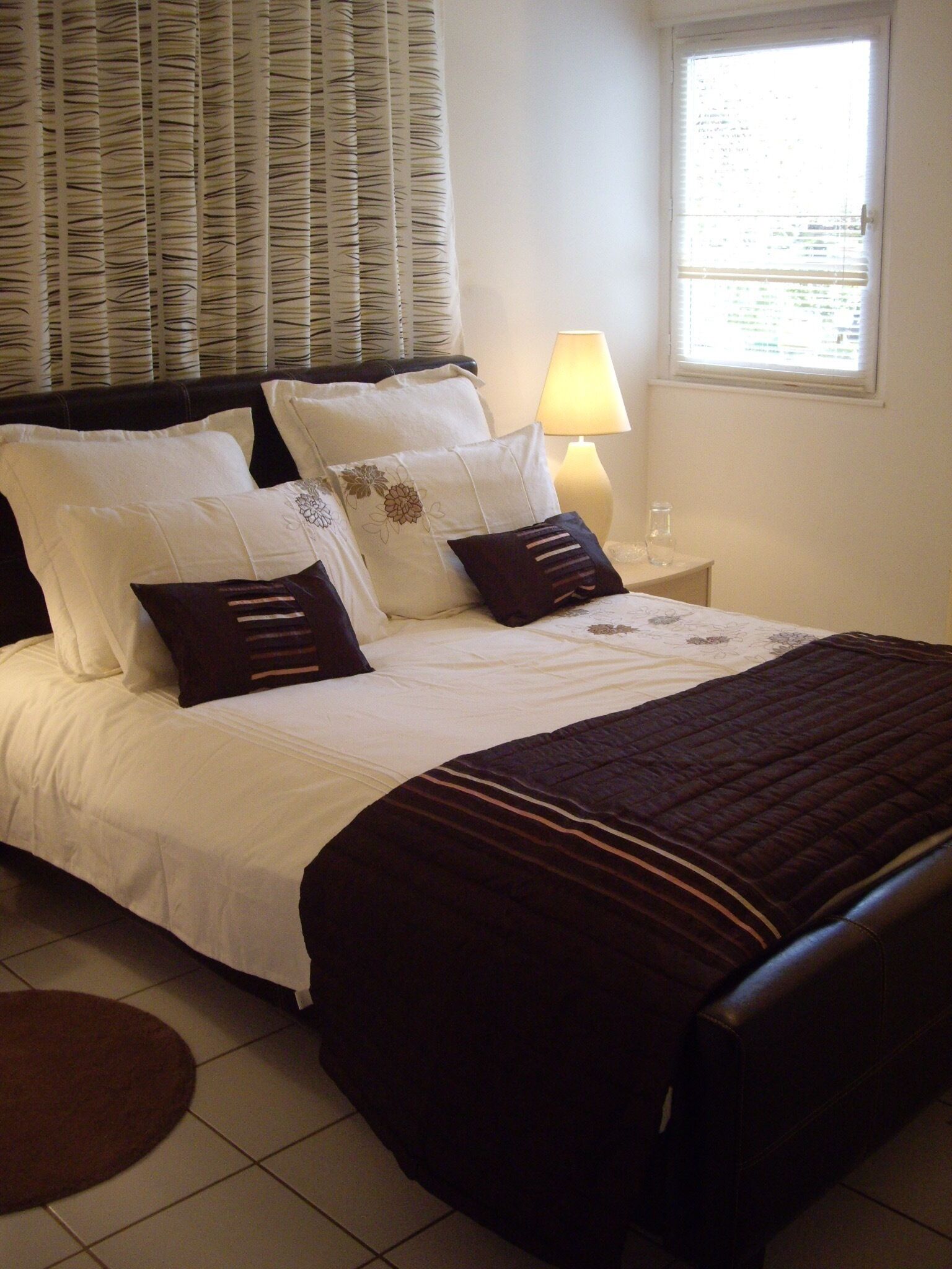 A hidden gem, set within a pretty walled garden 3 Bed, 2 bathooms