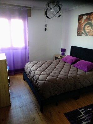 1 habitación, tabla de planchar con plancha, wifi y ropa de cama 