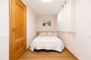 3 dormitorios, tabla de planchar con plancha, wifi y ropa de cama