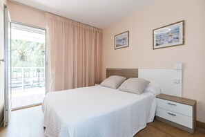 3 habitaciones, tabla de planchar con plancha, wifi y ropa de cama 