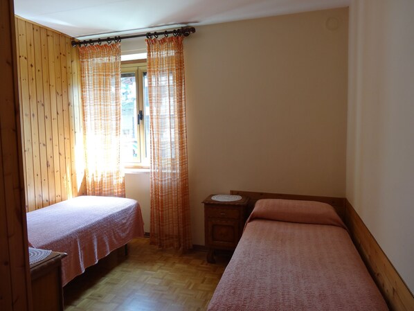 2 bedrooms, desk, iron/ironing board