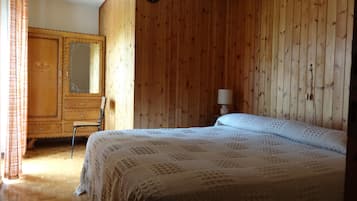 2 chambres, bureau, fer et planche Ă  repasser