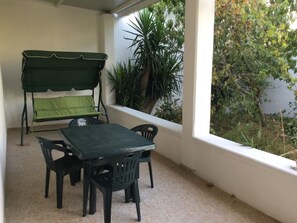 Outdoor dining - villa near nature reserve (San Pietro In Bevagna)