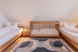 2 bedrooms, iron/ironing board, free WiFi