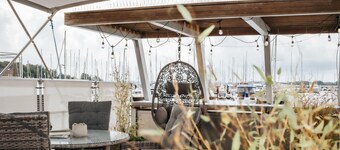 Velkommen ombord - husbåt Chicky Lucky, ferie i 1. Rad med fantastisk utsikt over Kielfjorden