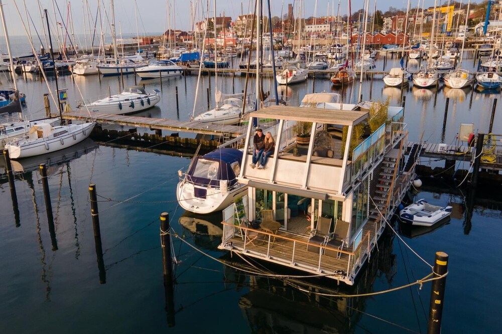 Houseboat Canoga