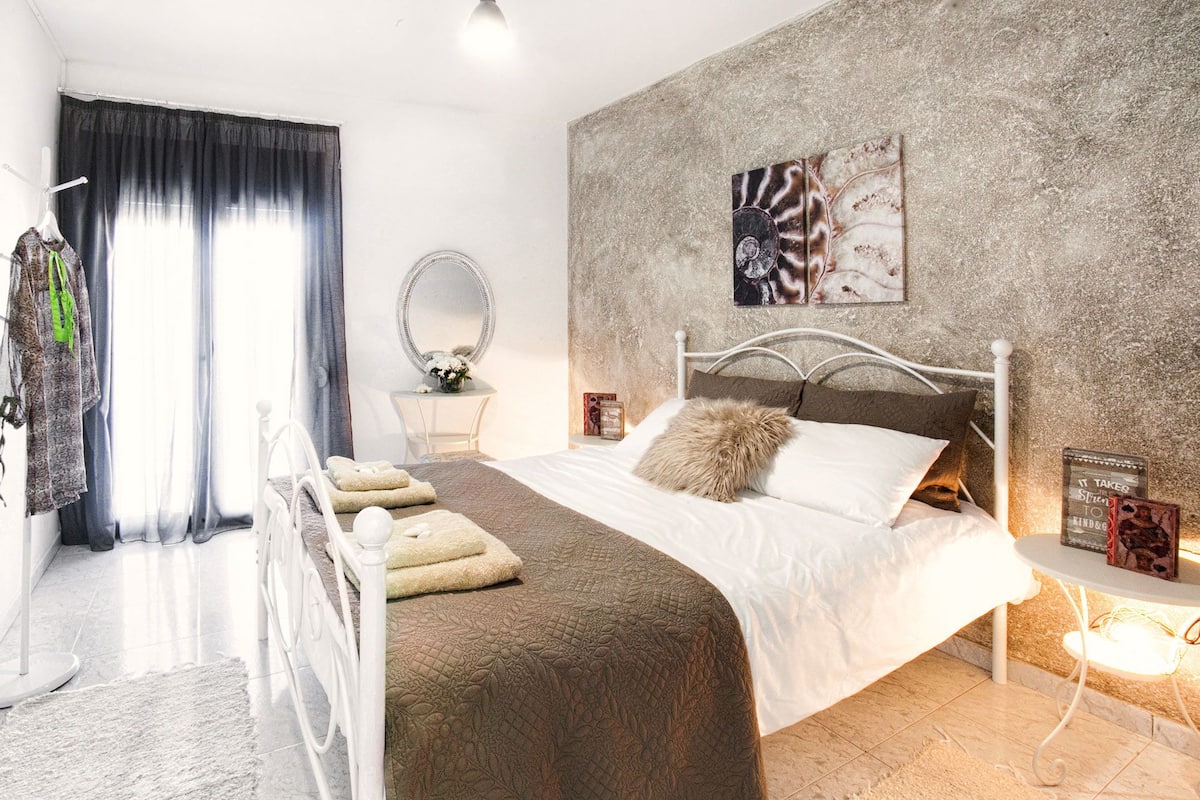 Superior Apartment (Crystal and Pearl) | In-room safe, soundproofing, free WiFi, bed sheets