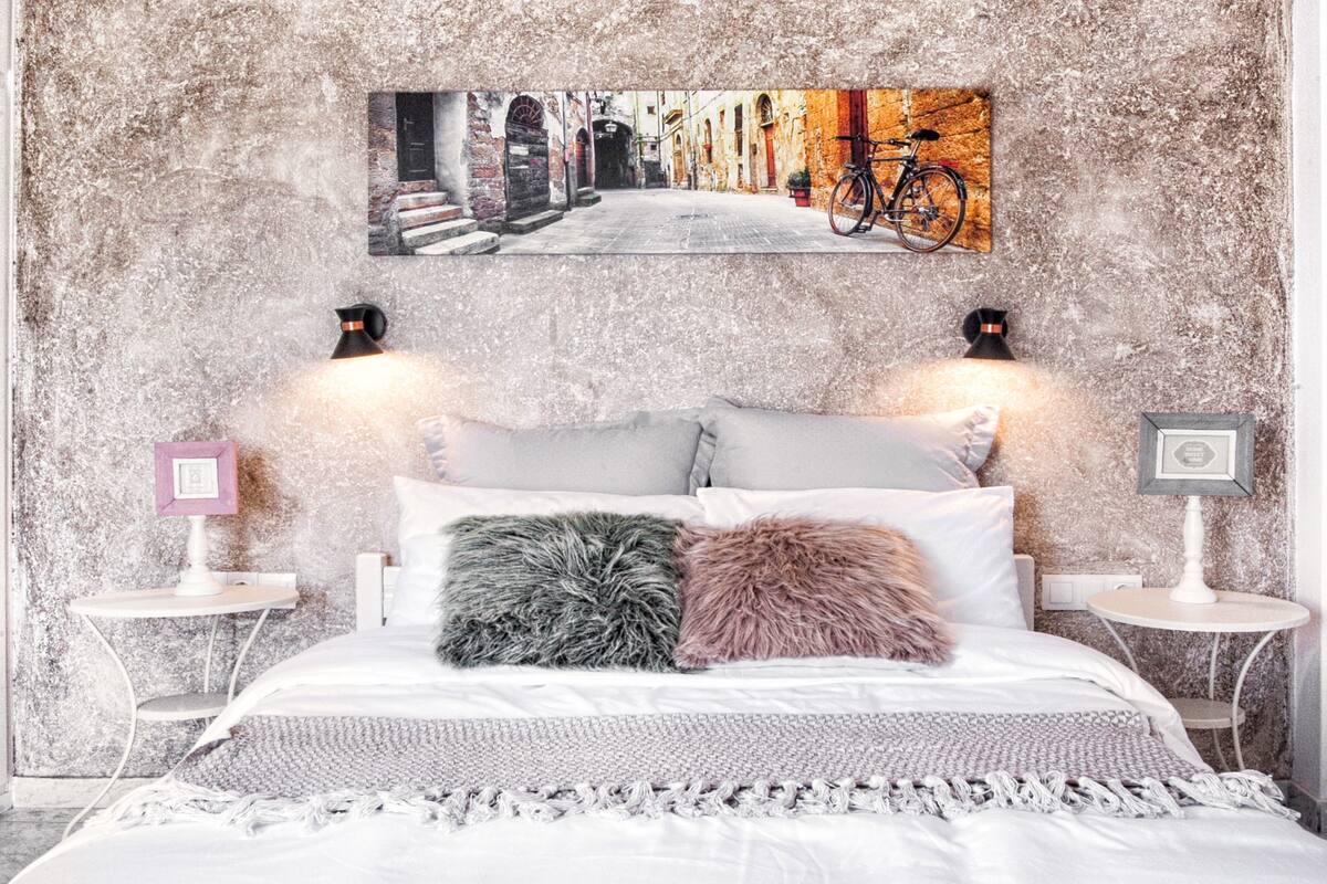 Standard Apartment (Coral and Sapphire) | In-room safe, soundproofing, WiFi (free), bed sheets
