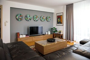 تلفزيون، كرة قدم الطاولة، تنس طاولة، ستيريو