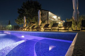 Outdoor pool - Family destination (Zmijavci)