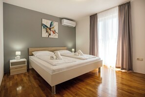 5 عدّة غرف نوم ومكواة/لوح كي وواي فاي وملاءات أسرّة