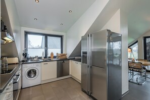 Jääkaappi, uuni, liesi, astianpesukone