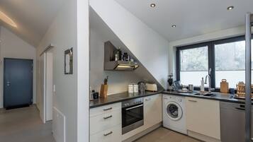 Fridge, oven, stovetop, dishwasher