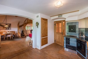 Kühlschrank, Ofen, Herdplatte, Geschirrspüler