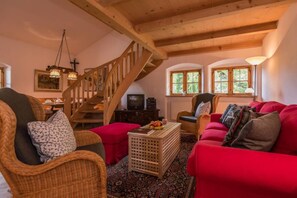 TV, fireplace, books, stereo - Farmhouse Tegernsee (Warngau)