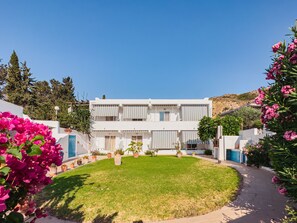 Exterior - Sea-view Apartment for 2 people, 30m from the beach, restaurants-market nearby (Archangelos)