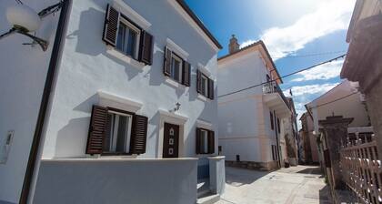 Holiday house NiKa**** Omišalj, Insel Krk, Kroatien