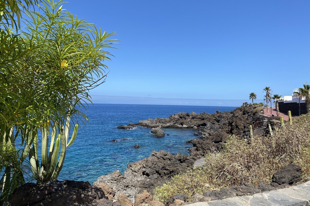 Playa San Juan, 2 room apartment close to the beach me WiFi