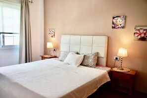 1 chambre, fer et planche à repasser, lit parapluie, Wi-Fi gratuit