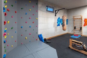 4 bedrooms, WiFi, bed sheets
