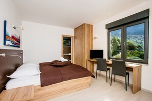 4 bedrooms, WiFi, bed sheets