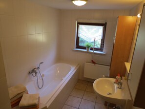 Haartrockner, Seife, Toilettenpapier