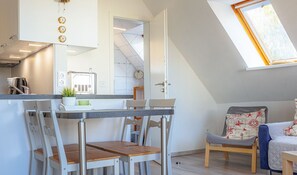 Dining - Seemann Budle vacation apartment in the old captain's house (Laboe)