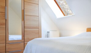 1 bedroom, free WiFi - Seemann Budle vacation apartment in the old captain's house (Laboe)