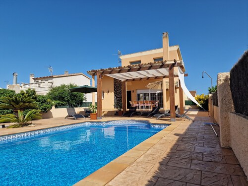 "Agostino"@MARISOL: 300m zum Strand, Privat-Pool, Klima, WLAN, Hundestrand.