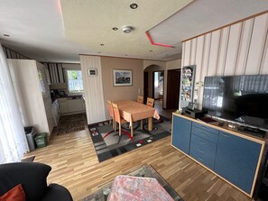 Dining - Cozy cottage with much comfort (Rheinboellen)