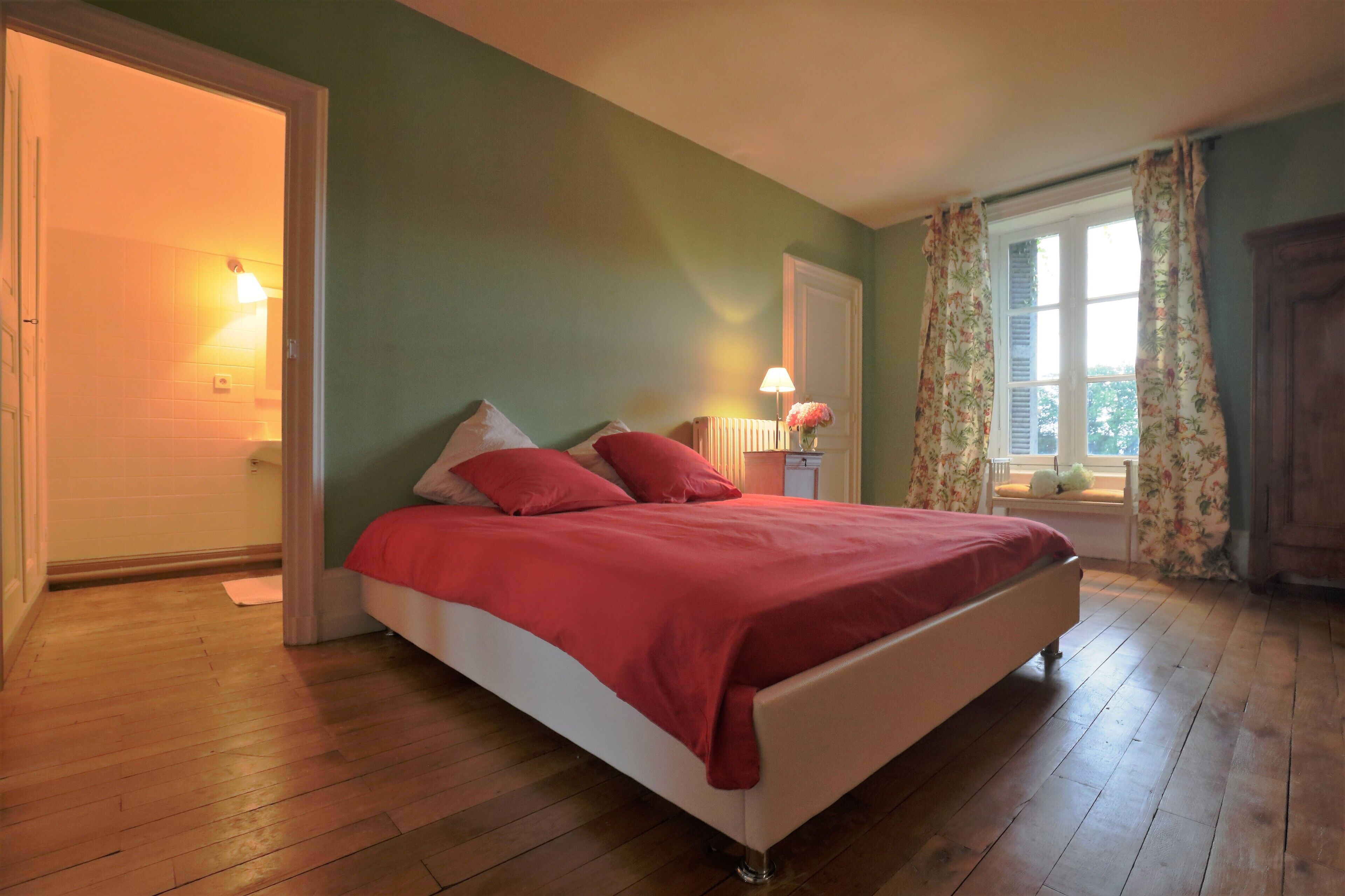9 chambres, fer et planche à repasser, accès au Wi-Fi (inclus)